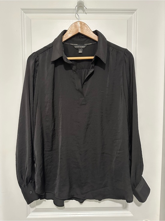 Banana Republic Tops - Banana Republic  | Women’s size L  Long Sleeve, Flowy Collared Shirt